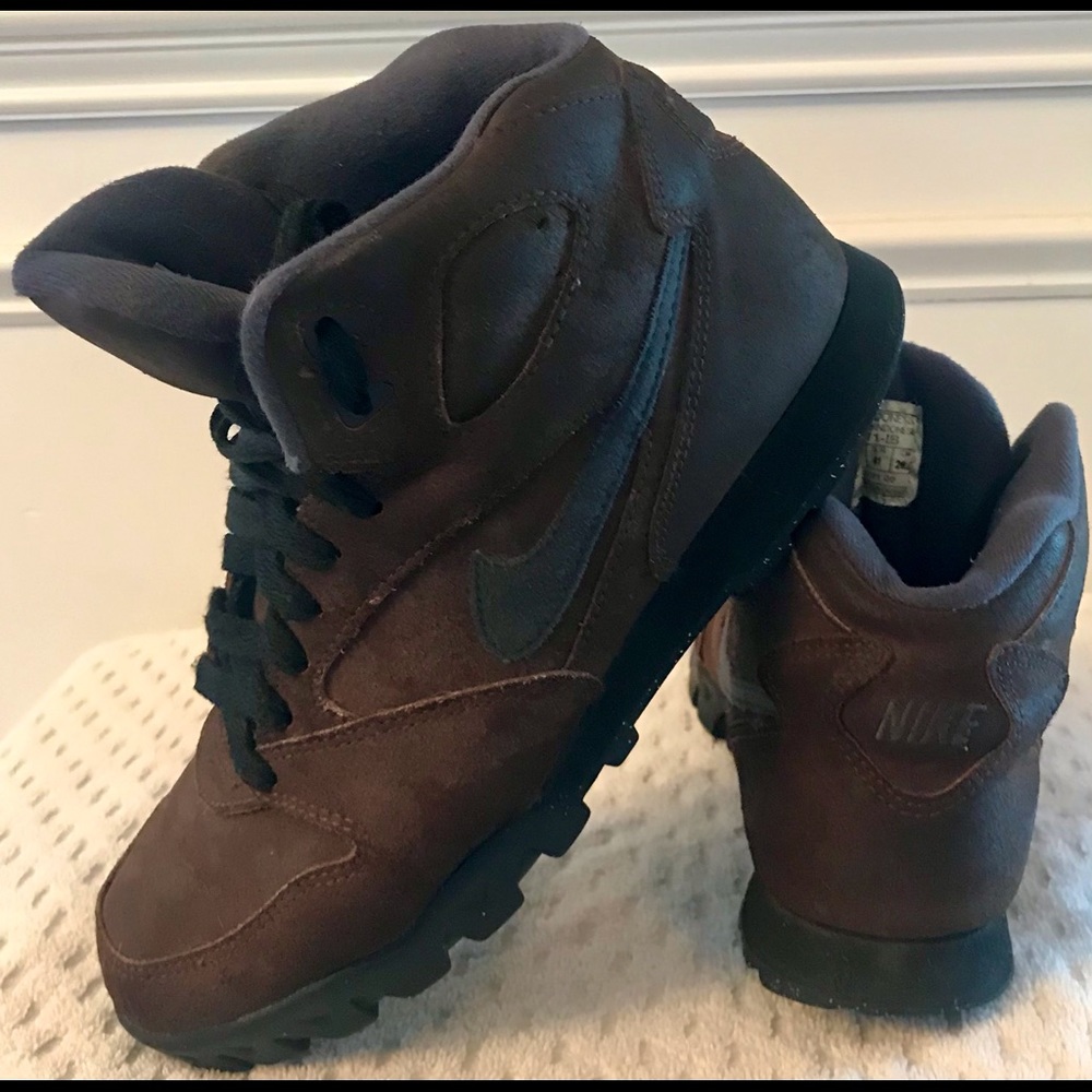 Nike Vintage Hiking, Rain , Camping Sz 9.5 Womens
